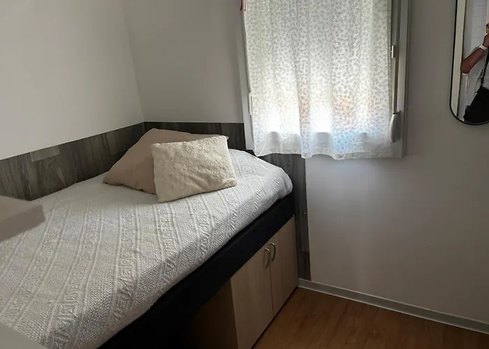 Au Paradis Kamp alanı *